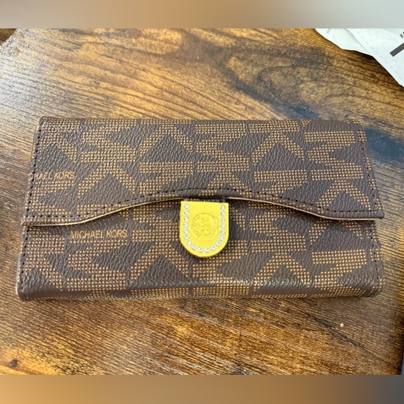 Michael Kors Brown Phone Key & Card Holder with Signature MK Design - Picture 1 of 4